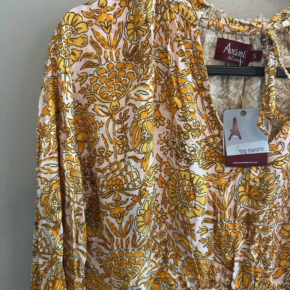 NWT Avani del amour floral hi low top size S with tie front orange and pink